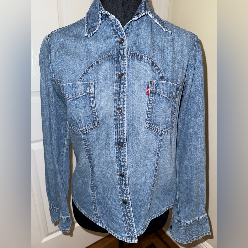 Levi’s iconic denim shirt